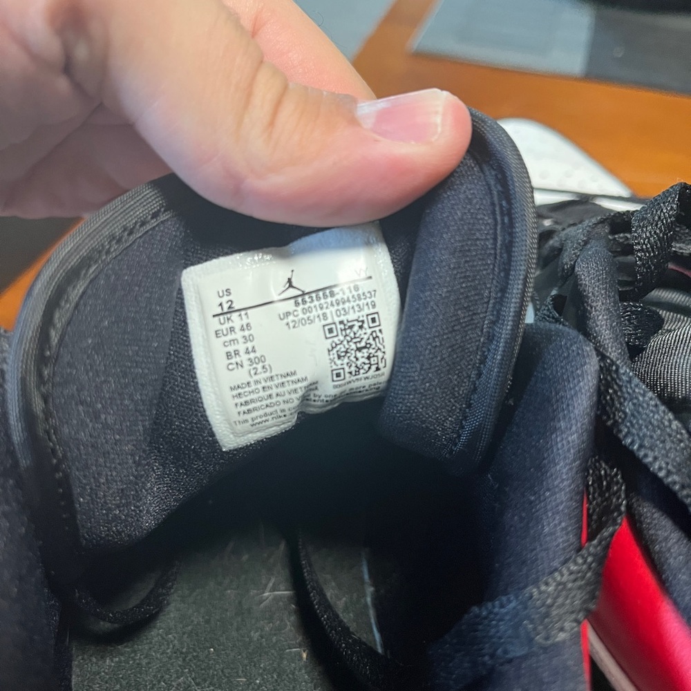 Jordan Sneakers Black Red White - Picture 6 of 7